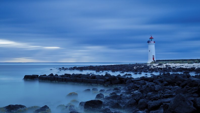 beautiful_lighthouse_on_a_rocky_shore.jpg