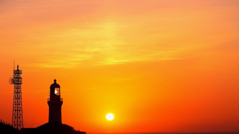 lighthouse_and_com_antenna_in_glorious_sunset.jpg