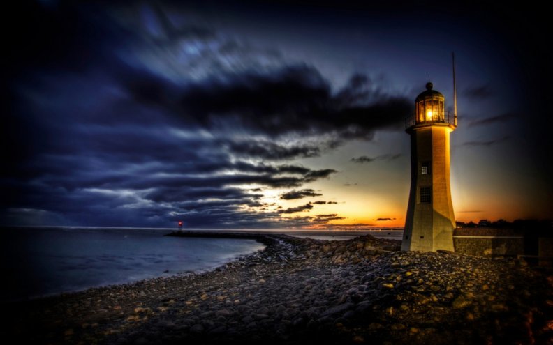 lighthouse_on_a_rocky_point_hdr.jpg