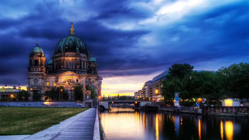 beautiful_berlin_cathedral_by_a_river_hdr.jpg