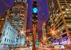 traffic light in chicago at night