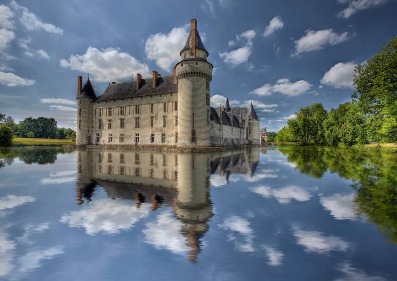 castle_on_the_water_and_reflection.jpg