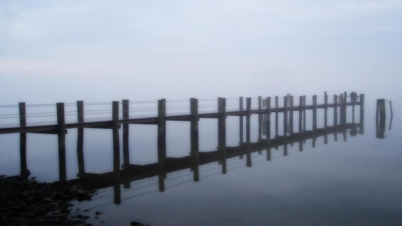 foggy_early_morning_sea_pier.jpg