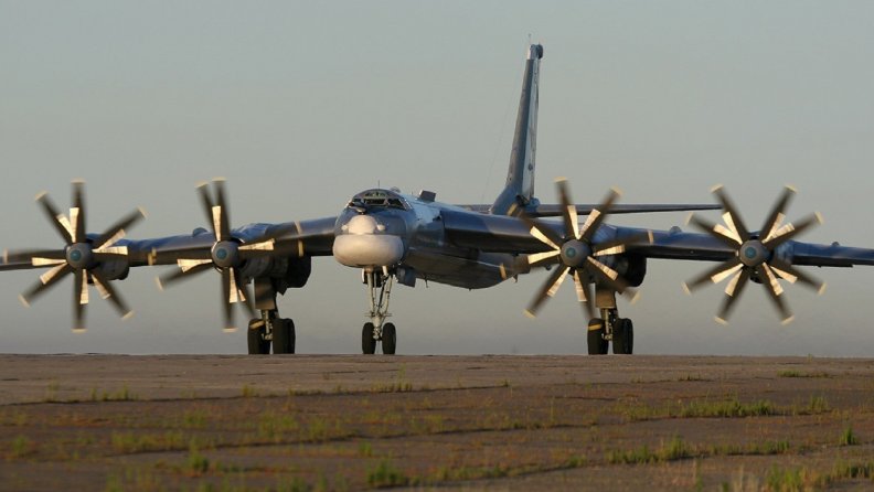 scary_russian_tupolev_tu95_bear_bomber.jpg