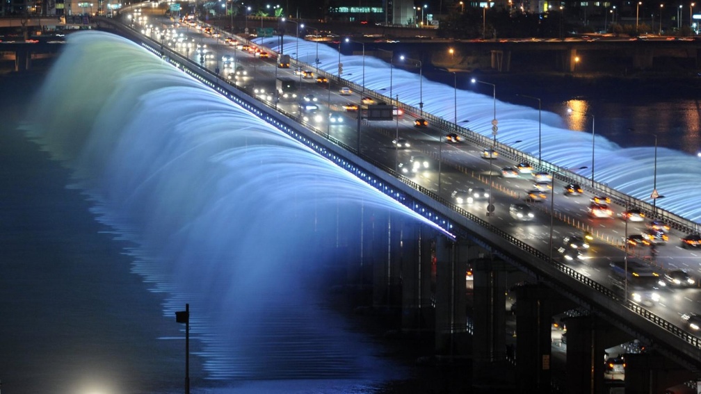 rainbow fountain bridge in soul korea