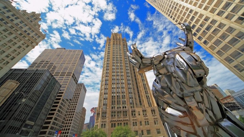 chrome_sculpture_on_michigan_ave_in_chicago.jpg