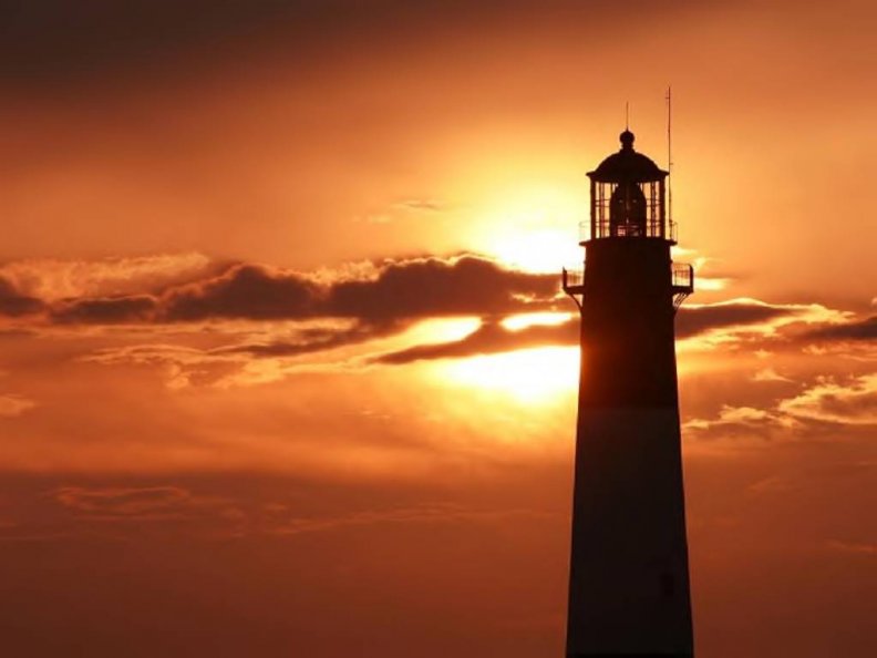 lighthouse_at_sunset.jpg