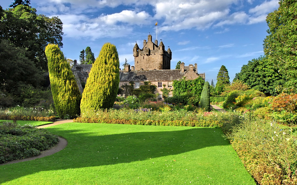 lovely cawdor castle in scotland