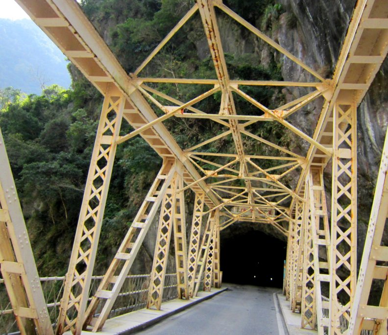 iron_and_steel_bridge_in_the_valley.jpg