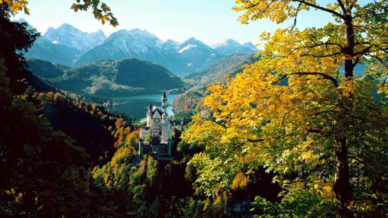 cute_castle_in_the_mountains_of_colors.jpg