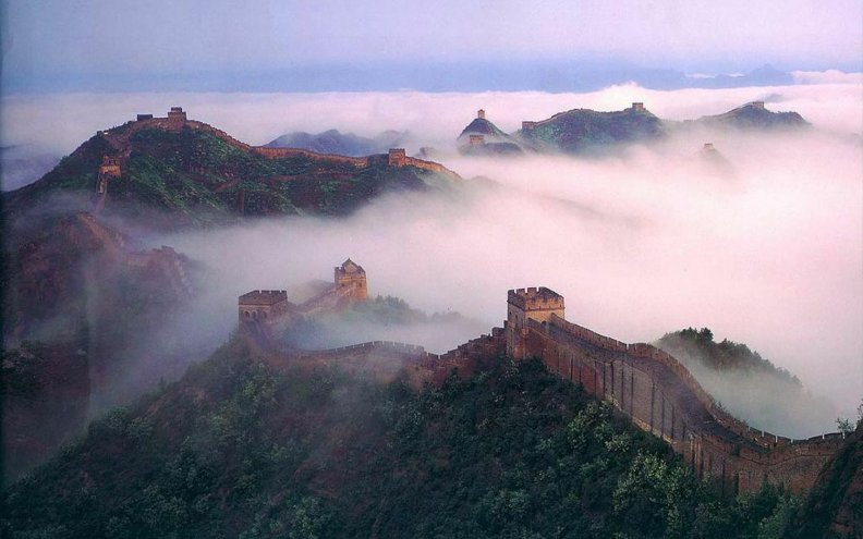 the_great_wall_of_china_in_the_mist.jpg