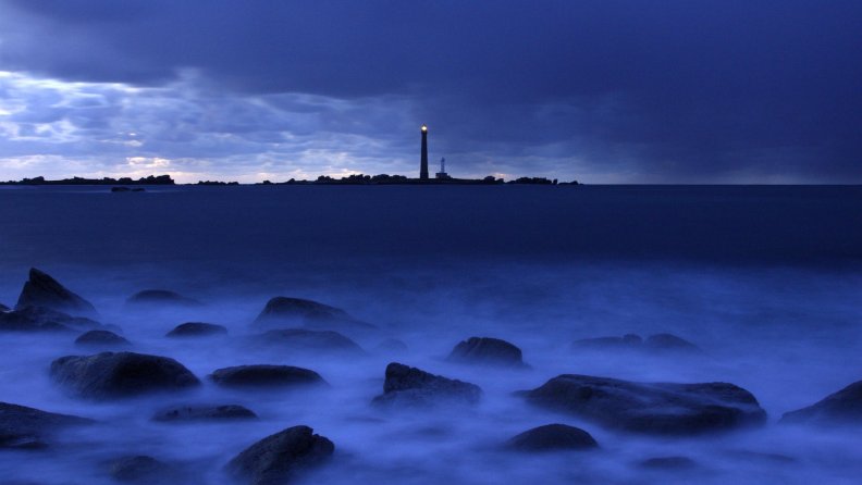 superb_view_of_a_lighthouse_at_dusk.jpg