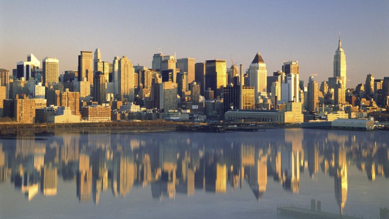 manhattan_reflected_in_the_east_river.jpg