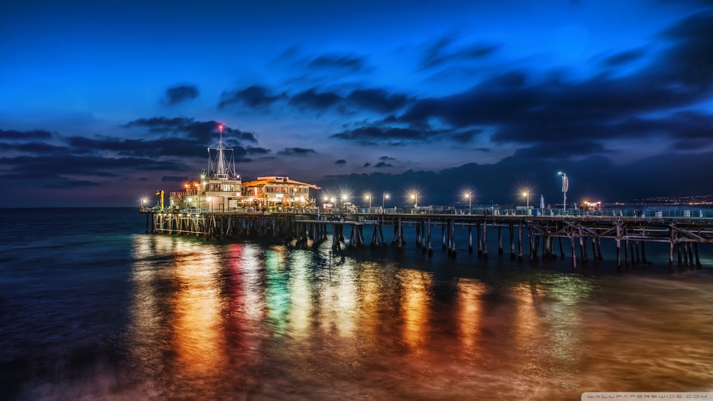 the pier at santa monica at night