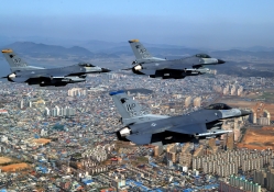 F_16 Fighting Falcons Over City