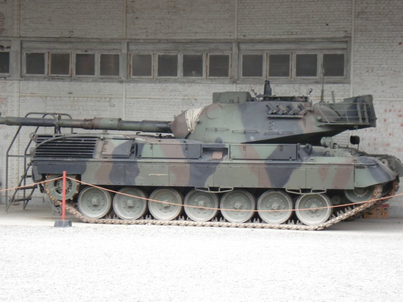 leopard_tank.jpg