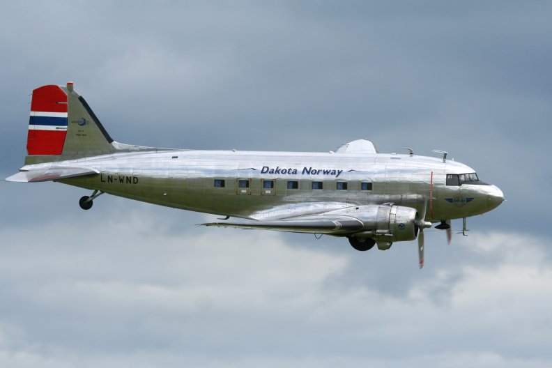 Douglas DC3 _ Dakota