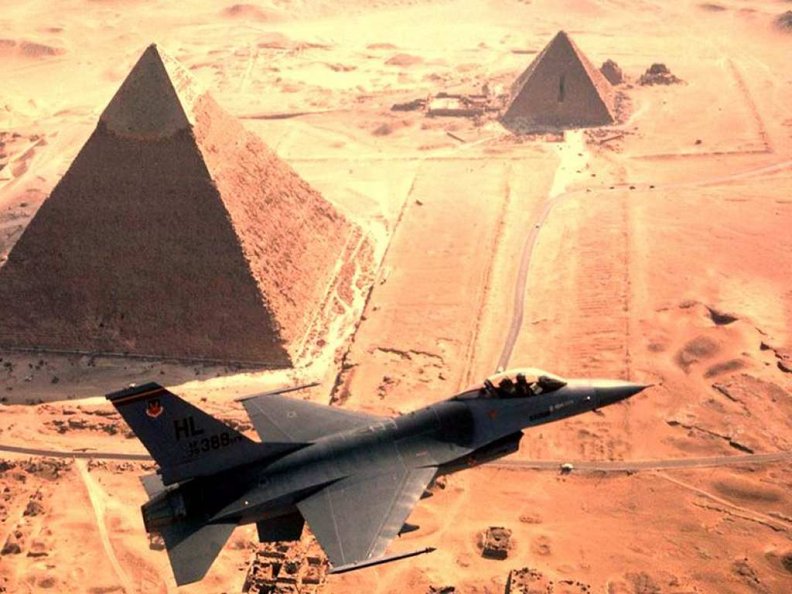 f16_over_the_pyramids.jpg