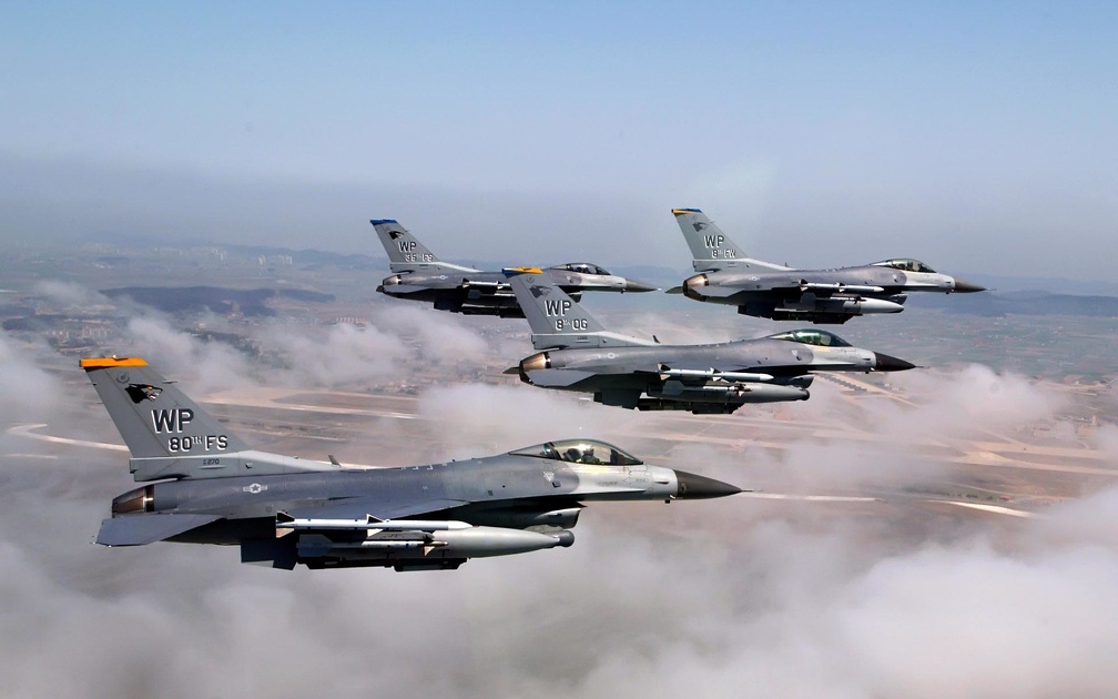 F16'S IN FORMATION