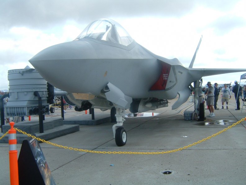 2005 F_18