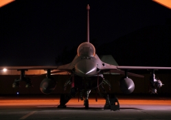 F_16 Fighting Falcon at Bay