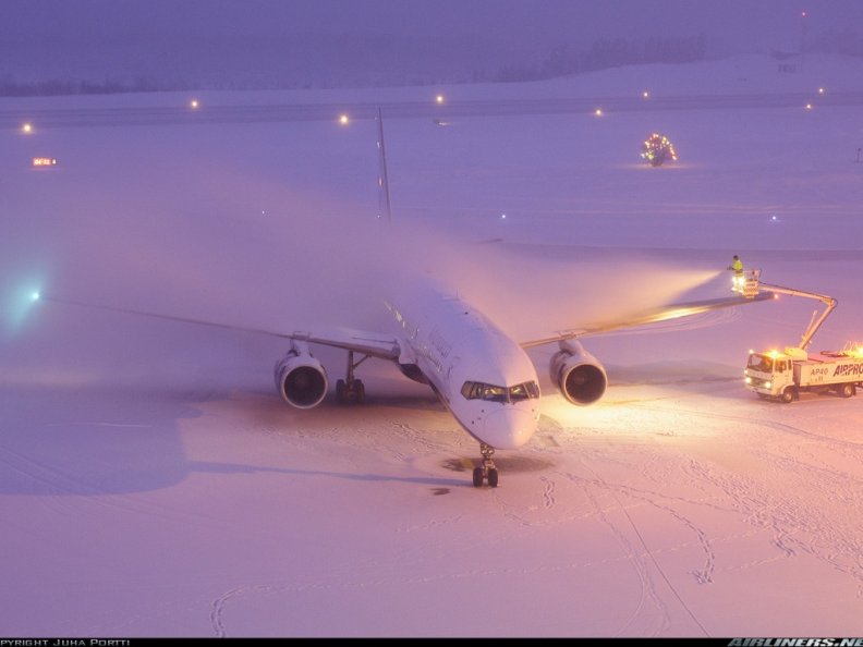 plane_and_snow.jpg