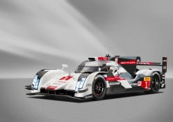 2014 Audi R18 race car