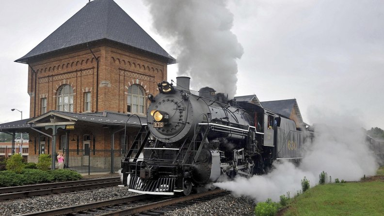 wonderful_steam_locomotive_leaving_a_station.jpg