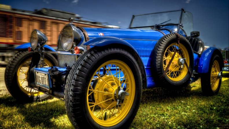 fantastic_vintage_bugatti_roadster_hdr.jpg