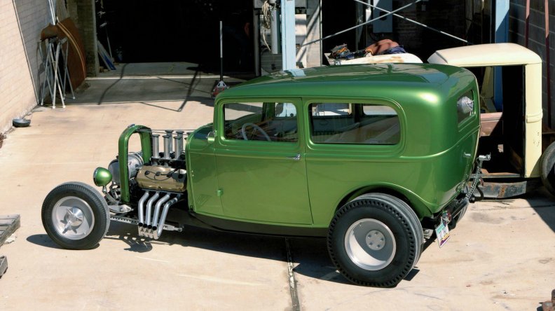1932_ford_sedan.jpg