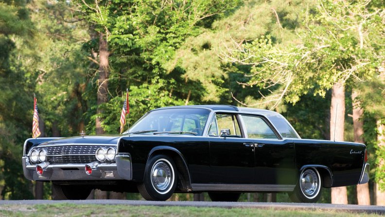 kennedys_lincoln_continental.jpg