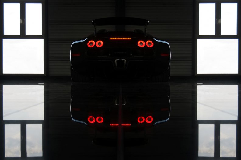 bugatti_veyron_tail_lights.jpg