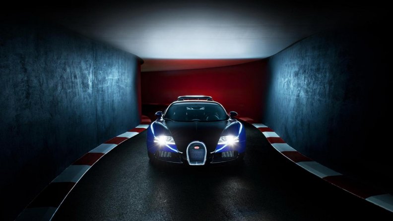 bugatti_veyron_in_a_tunnel.jpg