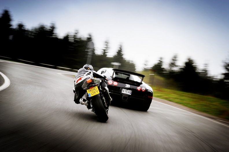 bugatti_veyron_racing.jpg