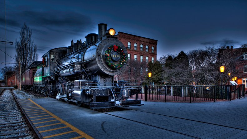 old_locomotive_in_boston_in_the_evening_hdr.jpg
