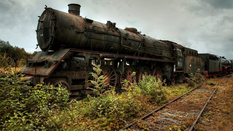 old_steam_engine_at_the_end_of_the_line.jpg