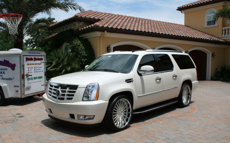 Cadillac Escalade ESV Luxury SUV