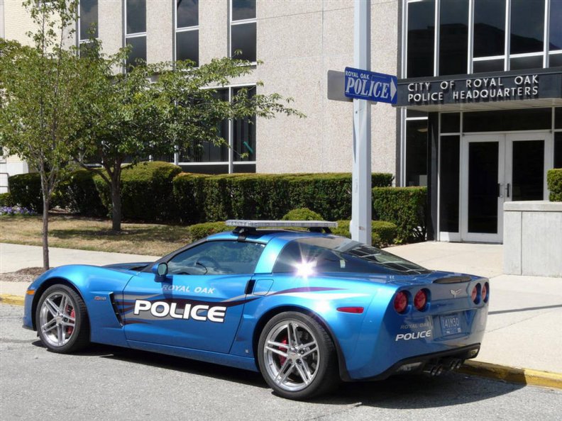 corvette_police_car.jpg