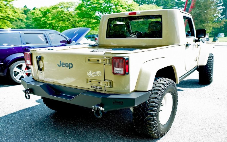 jeep_wrangler_jt_pick_up.jpg