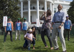 Barack Obama And wife Michelle during the Search for Easter Eggs