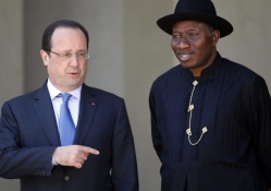 French President Francois Hollande  and Nigerian President Jonathan Goodluck 01