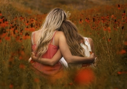 *** Girls in the meadow of poppies ***