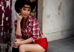 GORGEOUS COWGIRL