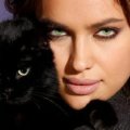 A Irina Shayk and Cat