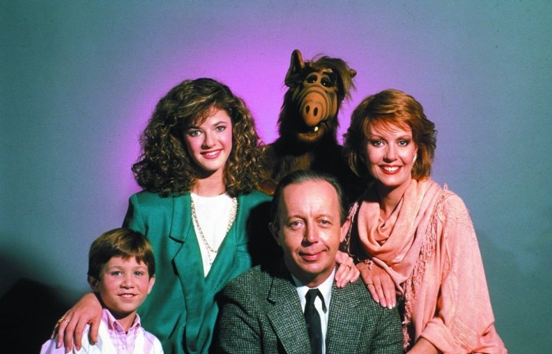 alf_and_the_tanner_family.jpg