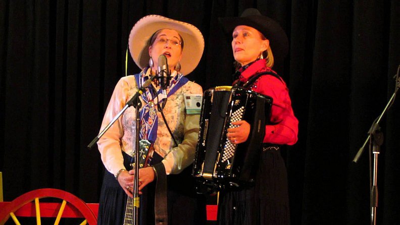 Singing Cowgirls