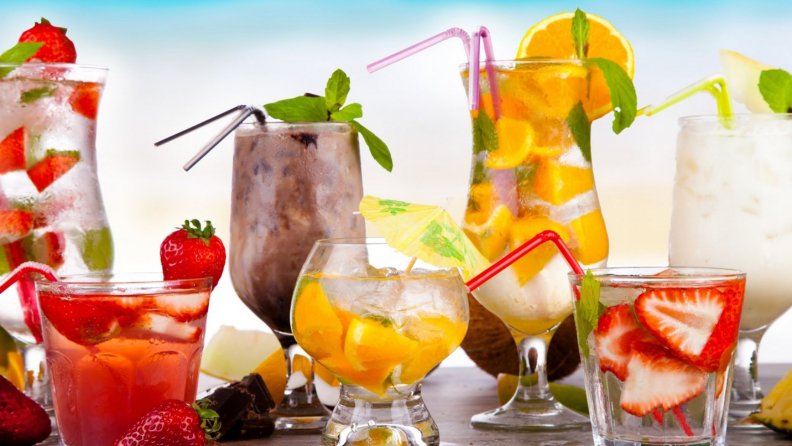 fruity_summer_cocktails.jpg