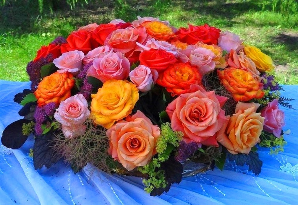 Floral arrangement with roses