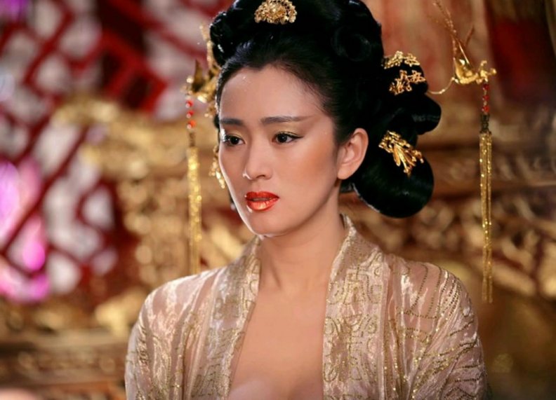 Li Gong as Empress Phoenix