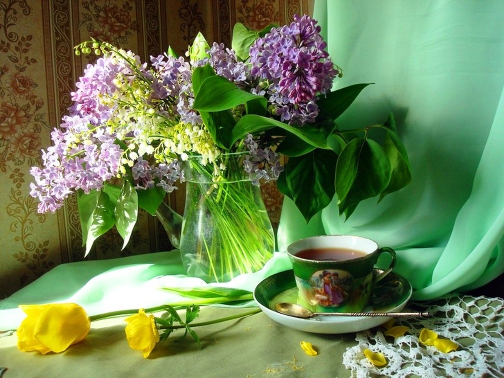 Blooming lilac and coffee